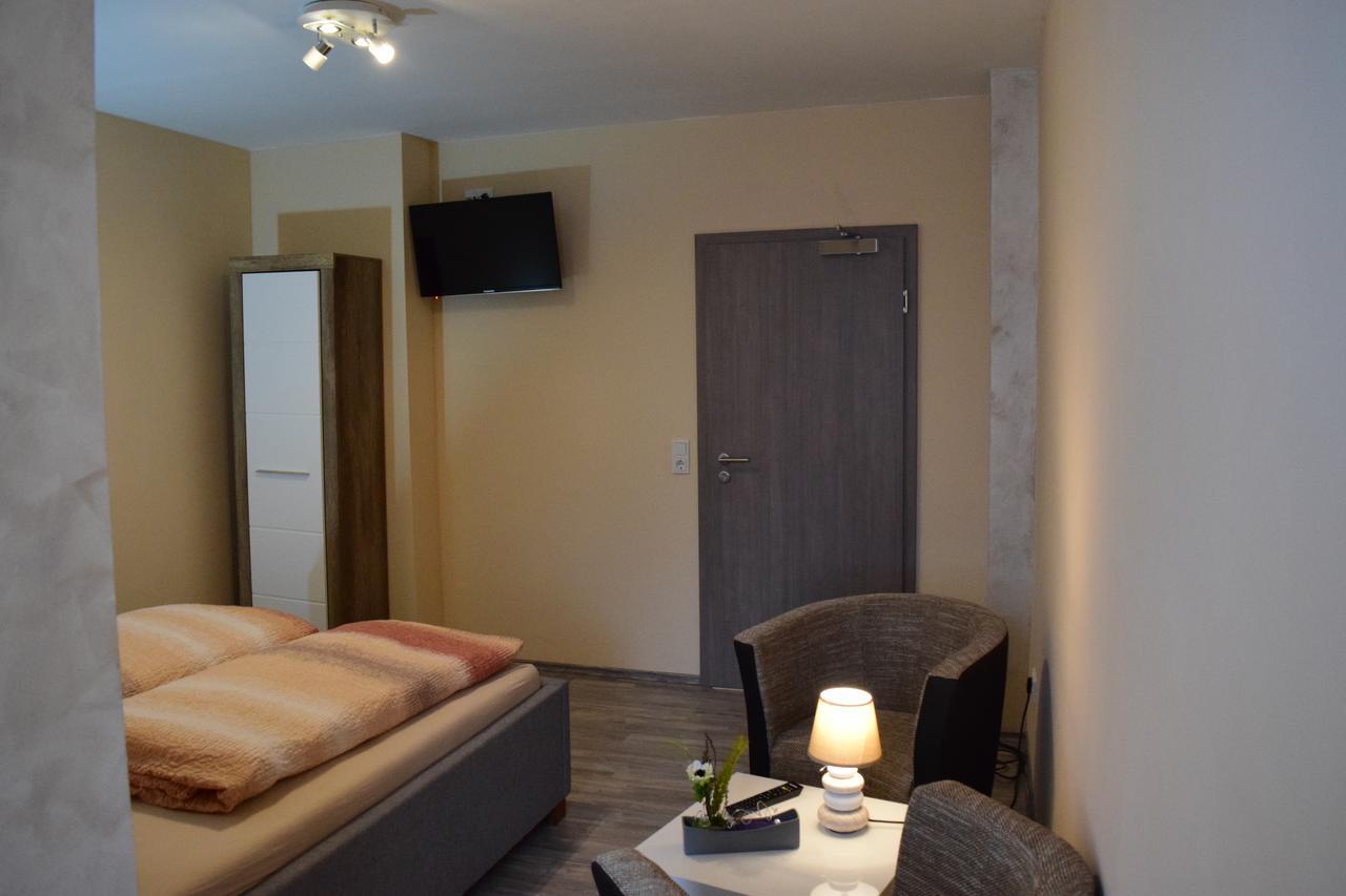 Merchweiler Hotel - Bistro - 3-Eck מראה חיצוני תמונה
